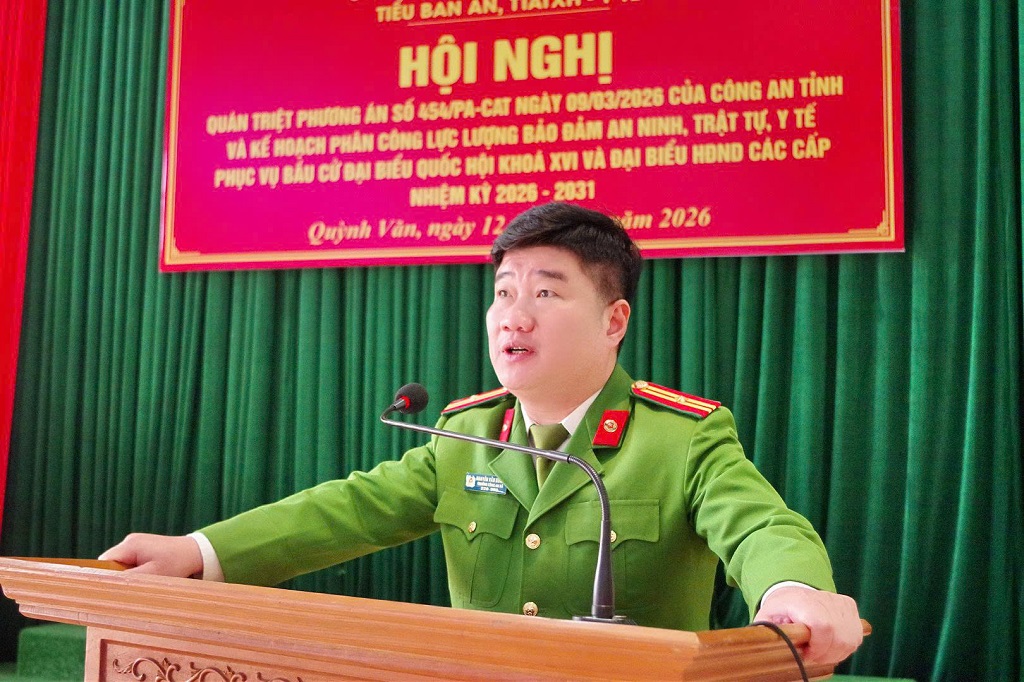 Đại diện Công an xã phát biểu tại Hội nghị