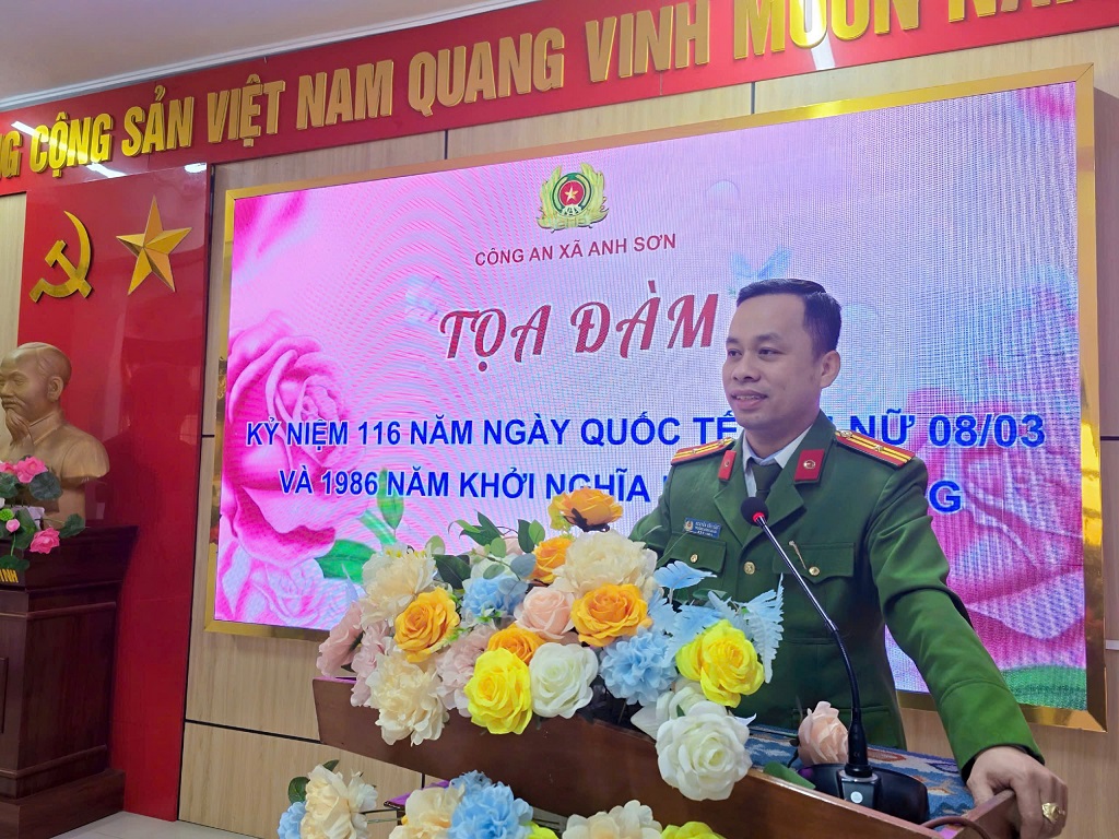 Đại diện Công an xã phát biểu tại Hội nghị