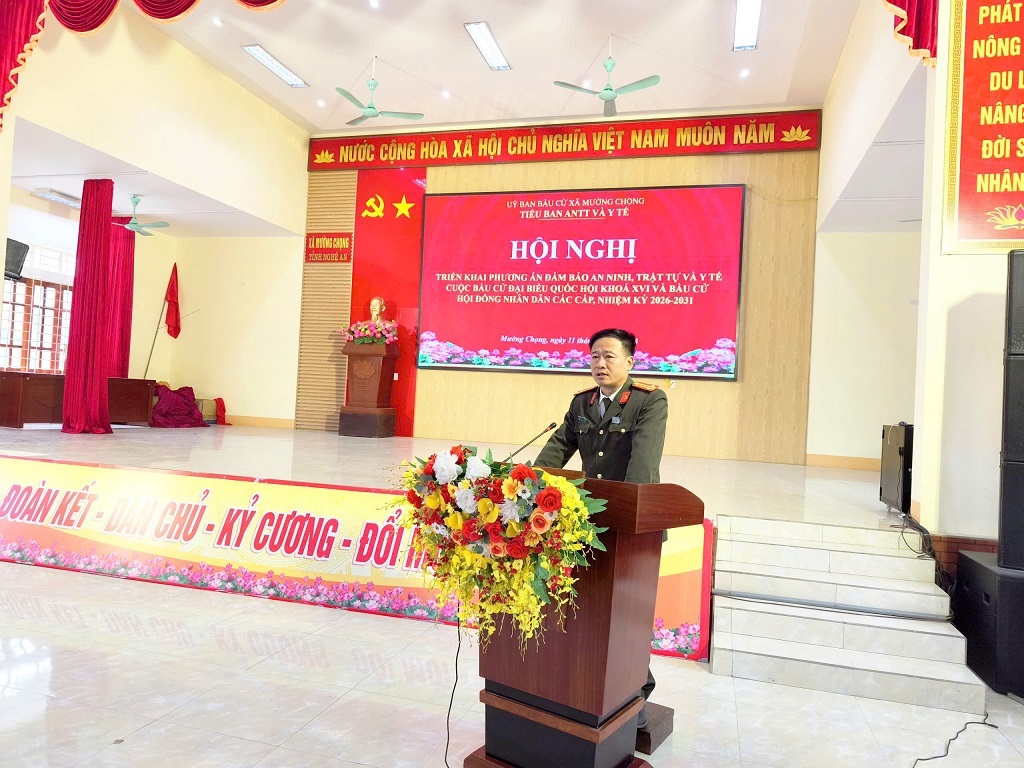 Công an xã phát biểu tại Hội nghị