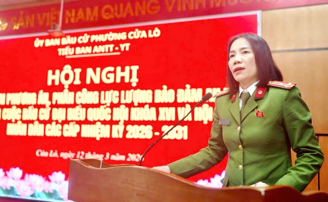 Đại diện Công an phường Cửa Lò phát biểu tại Hội nghị