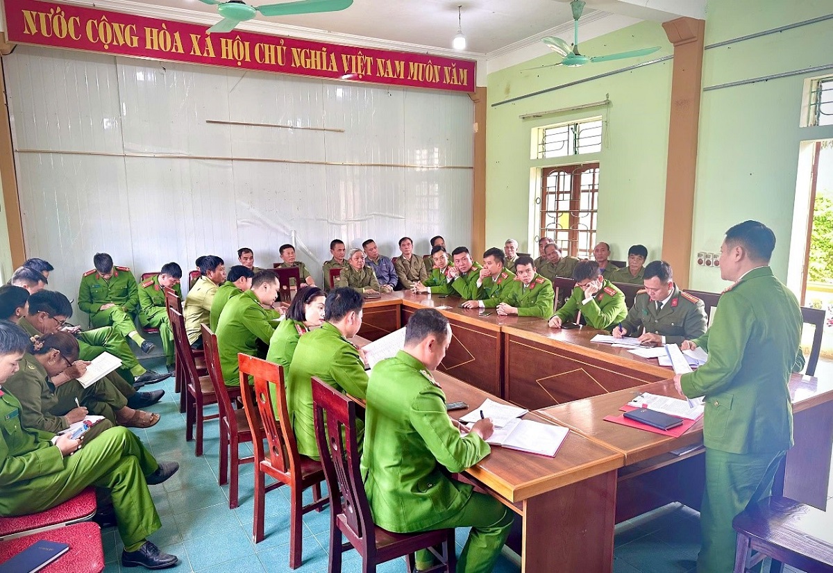 Công an xã Cát Ngạn họp triển khai phương án bảo vệ cuộc bầu cử