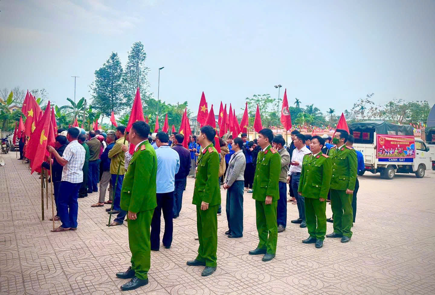 Công an xã Cát Ngạn với ngày hội toàn dân tham gia bầu cử