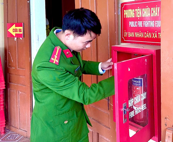Công an xã kiểm tra phương tiện, thiết bị chữa cháy PCCC