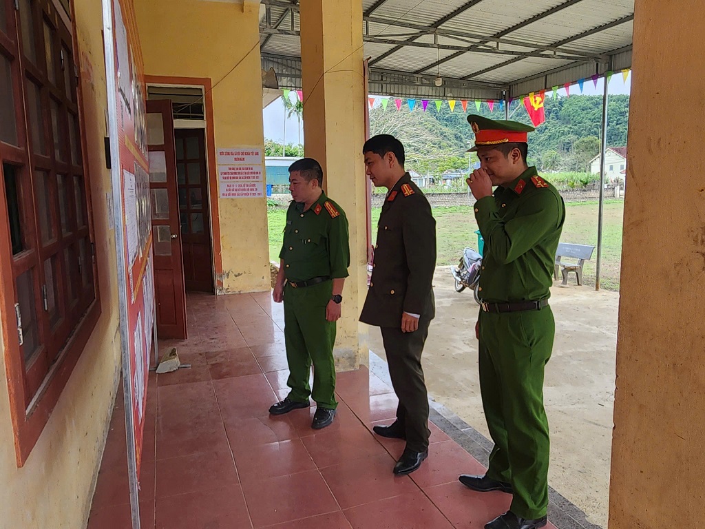 Kiểm tra công tác chuẩn bị bầu cử