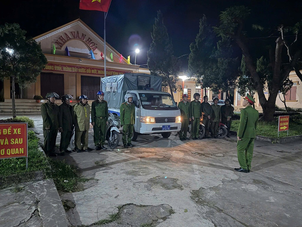 Công an xã tăng cường lực lượng tuần tra vũ trang