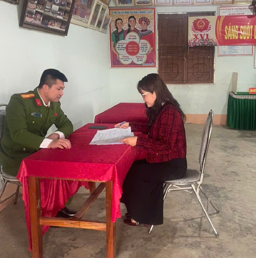 Công an xã rà soát, tập trung làm sạch dữ liệu dân cư