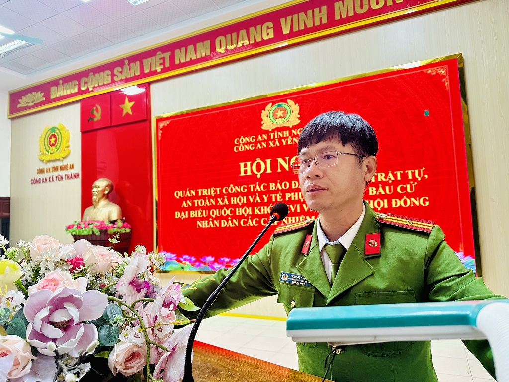 Công an xã phát biểu tại Hội nghị