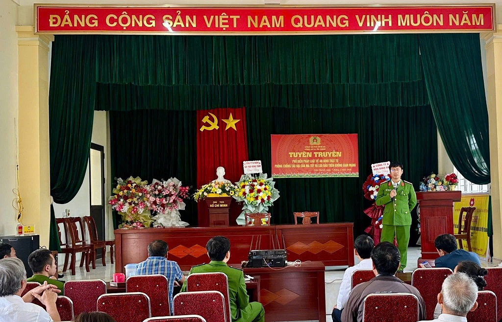 Công an xã tuyên truyền, phổ biến pháp luật
