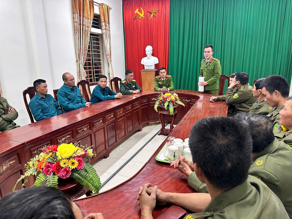 Công an xã tiến hành nắm tình hình ANTT