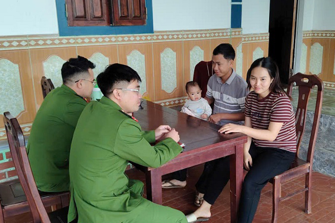 Công an xã Đại Đồng tuyên truyền pháp luật cho chức sắc, chức việc tôn giáo