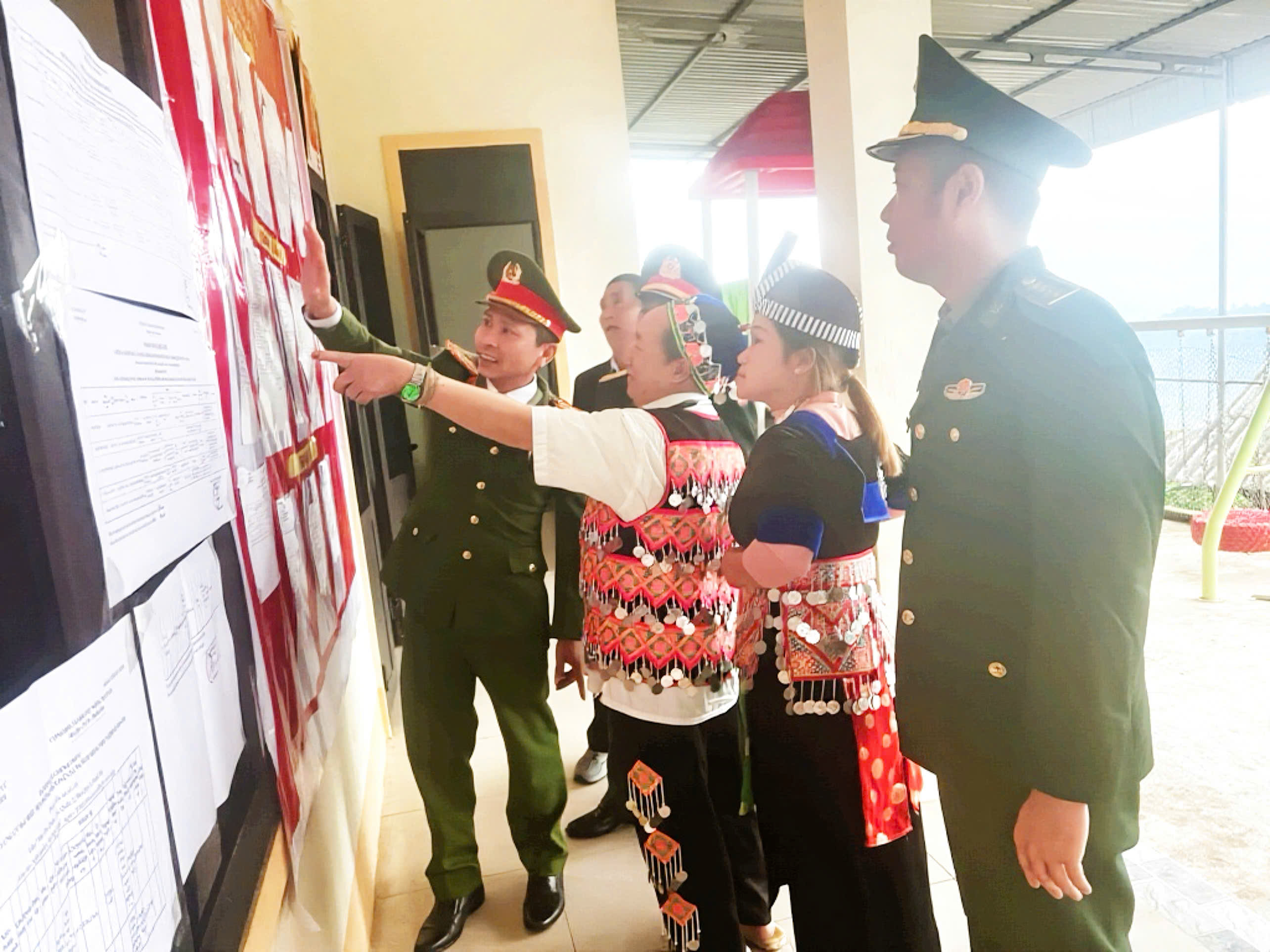 Cử tri tham gia bầu cử