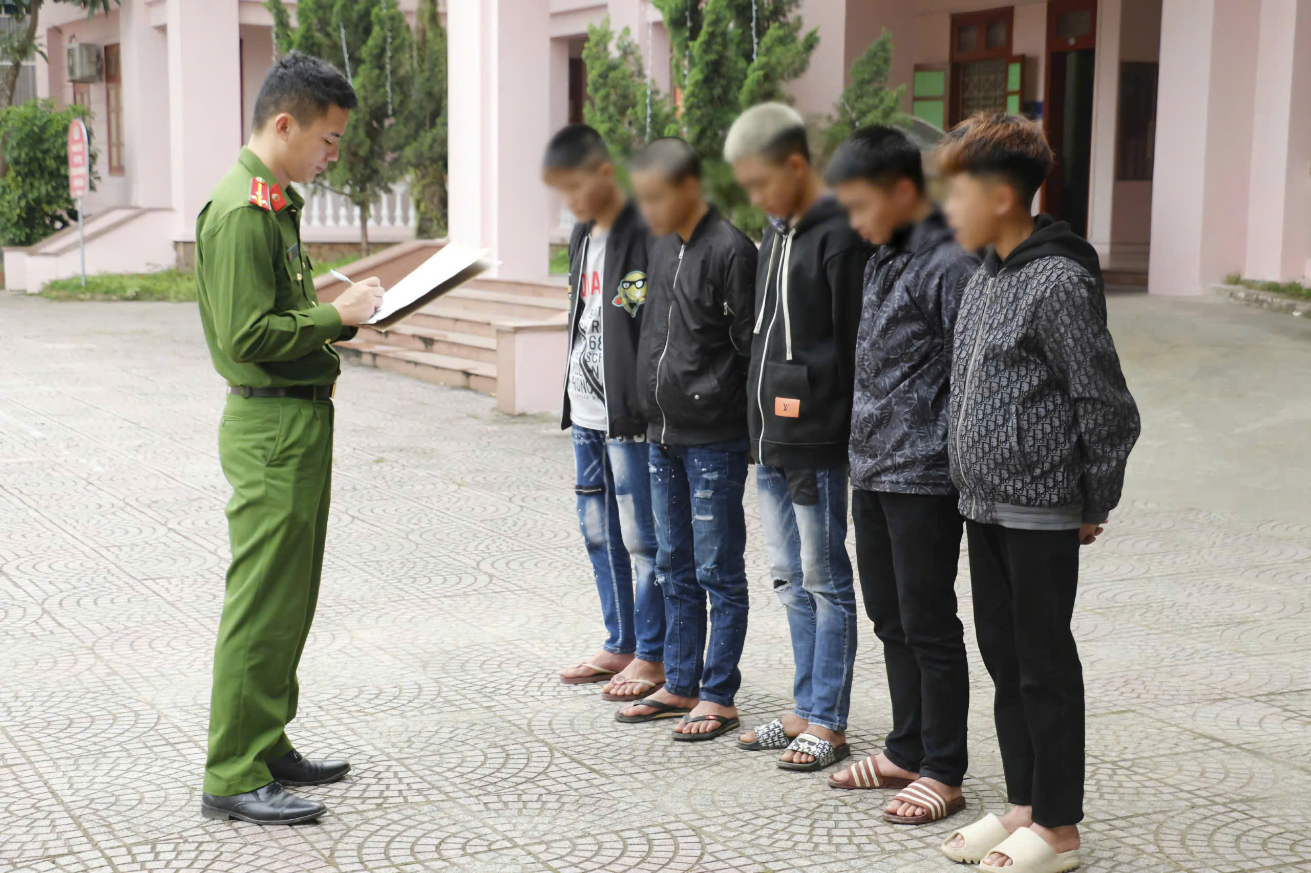 Các đối tượng trộm cắp xe liên tỉnh bị Cơ quan Công an bắt giữ