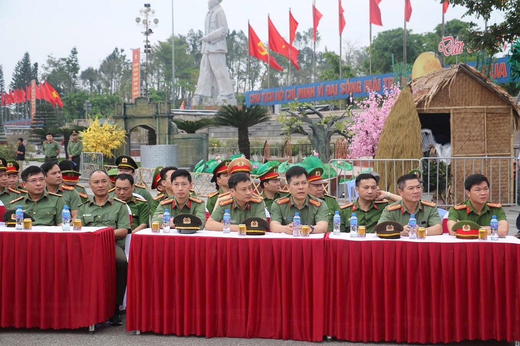 Đại biểu tới dự