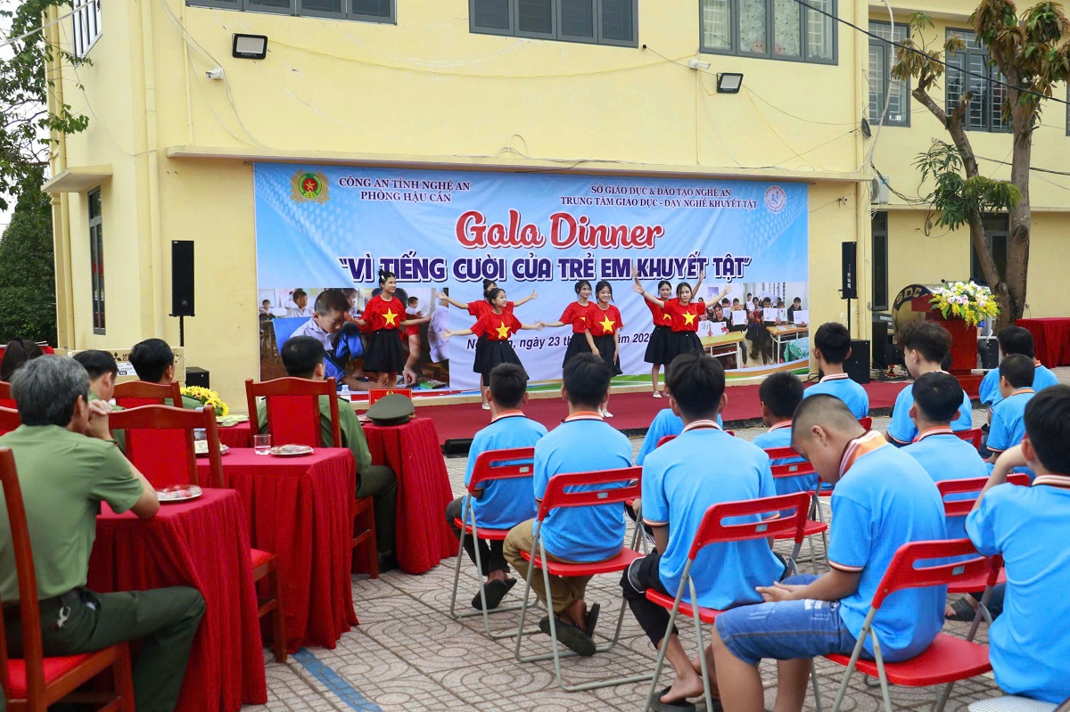 Chương trình “Vì tiếng cười của trẻ em khuyết tật”