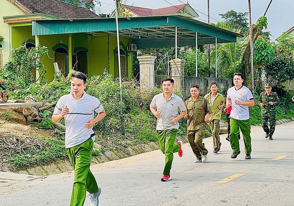 Đông đảo Nhân dân, cán bộ, đoàn viên thanh niên tham gia