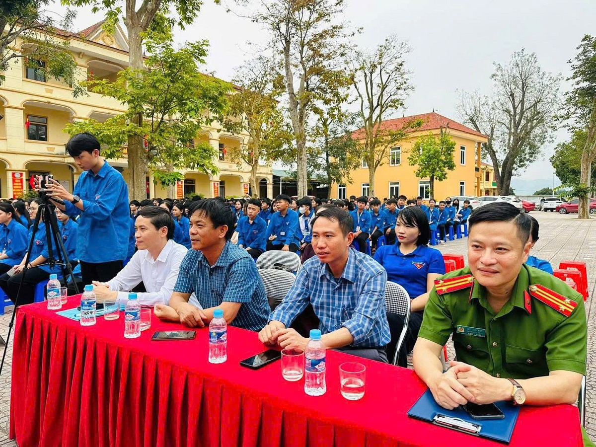 Đại diện Công an xã Cát Ngạn và đại biểu tham dự