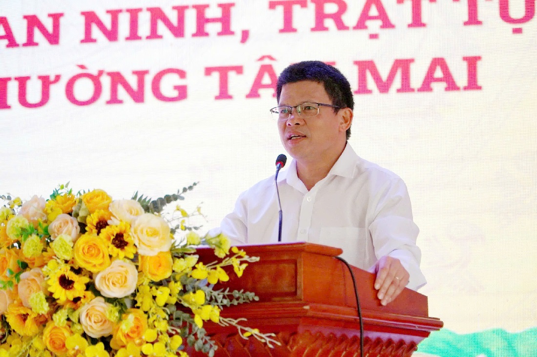 Đồng chí Hồ Sỹ Tùng - Phó Chủ tịch UBND phường phát biểu tại buổi lễ