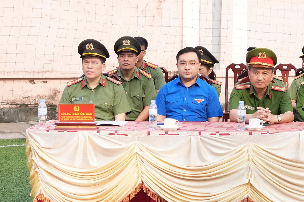 Đại biểu tham dự Lễ khai mạc