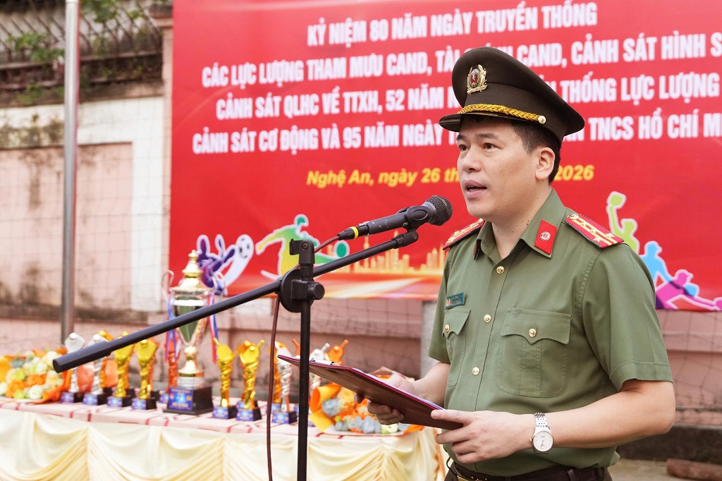 Đồng chí Đại tá Trần Hồng Quang, Phó Bí thư Đảng ủy - Phó Giám đốc Công an tỉnh phát biểu khai mạc