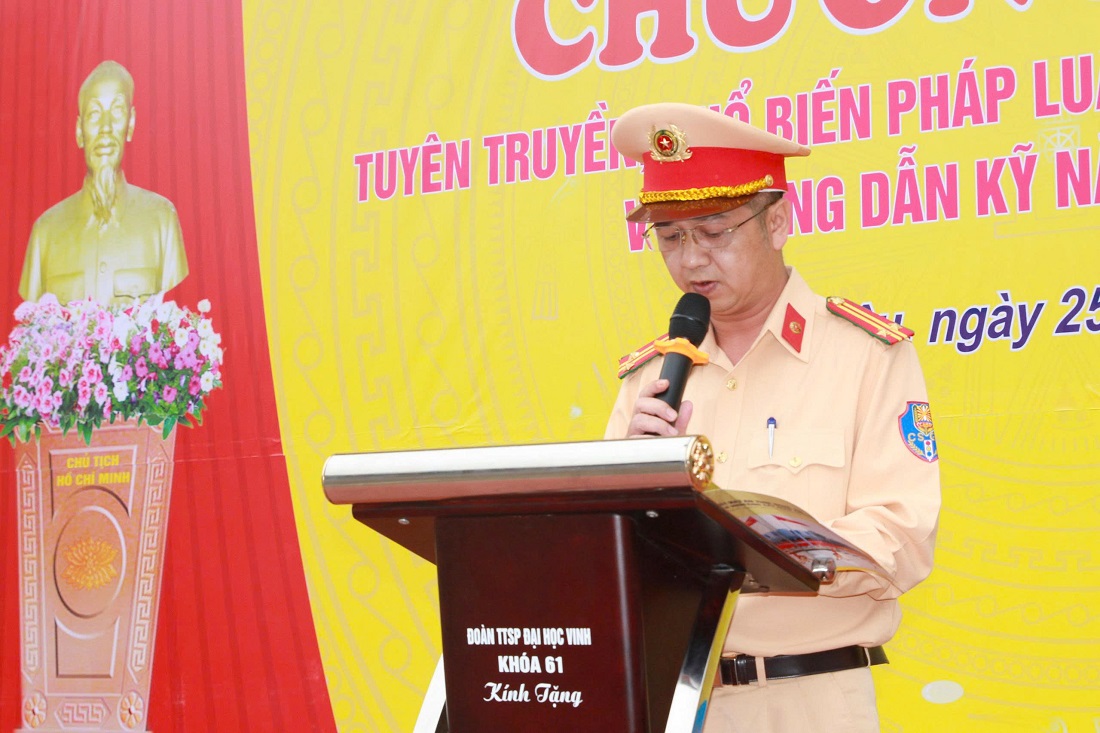 Đại diện Phòng CSGT phát biểu tại Chương trình