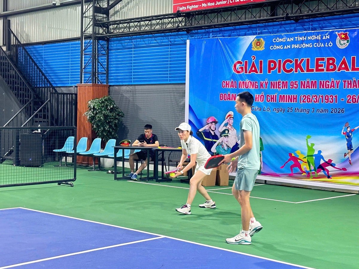 Chi đoàn Công an phường Cửa Lò tổ chức giải Pickleball