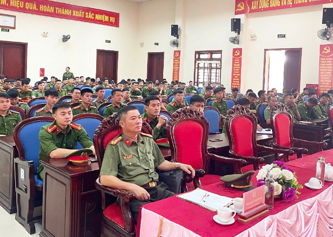 Đại biểu tham dự buổi lễ