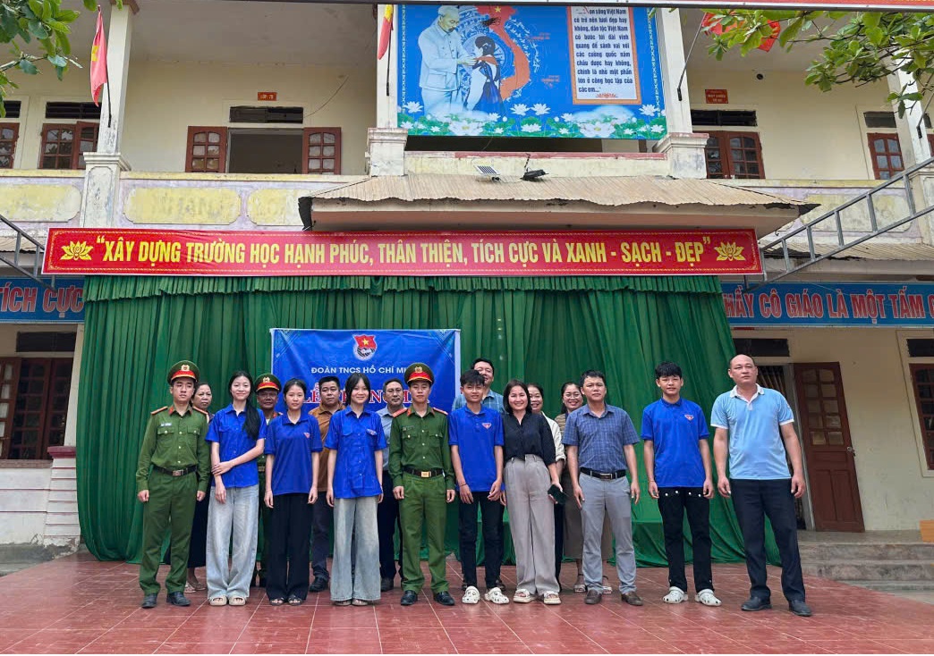 Công an xã Hữu Kiệm và trường PTDTBT THCS Hữu Kiệm tổ chức lễ kết nghĩa