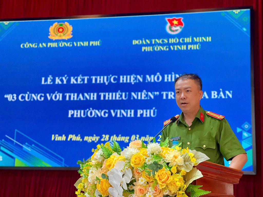 Đại diện Công an phường phát biểu