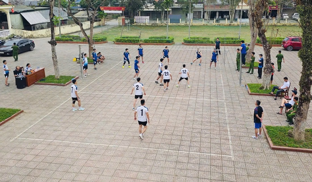 Công an xã Tân Phú giao lưu thể thao chào mừng các ngày lễ lớn