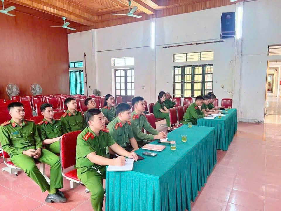 Tổ chức hội nghị đối thoại giữa Trưởng Công an xã với đoàn viên, thanh niên