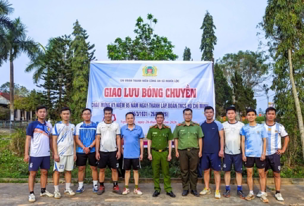 Công an xã Nghĩa Lộc giao lưu bóng chuyền kỷ niệm Ngày thành lập Đoàn