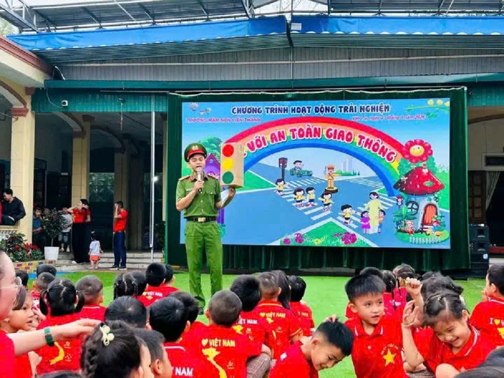 Lan tỏa ý thức an toàn giao thông từ lứa tuổi mầm non