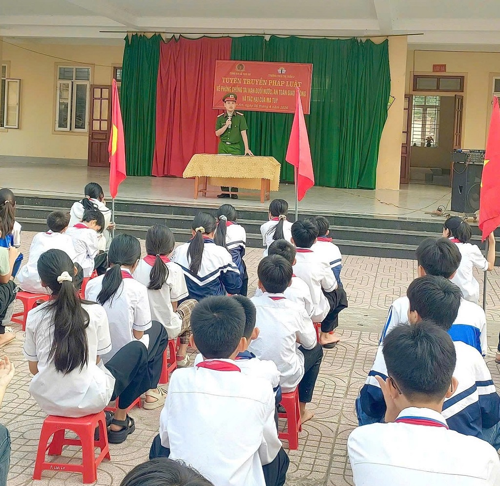 Công an xã Vạn An tuyên truyền phòng, chống ma túy; đuối nước và phổ biến Luật trật tự an toàn giao thông