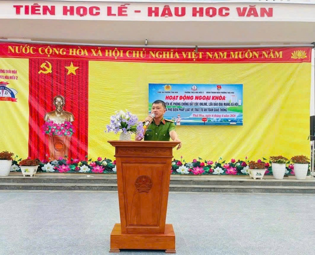 Công an phường Thái Hòa tuyên truyền phòng, chống tội phạm trên không gian mạng và Luật TTATGT