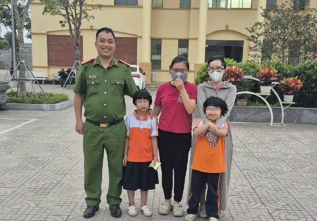Công an phường Vinh Hưng kịp thời giúp hai cháu nhỏ đi lạc trở về với gia đình