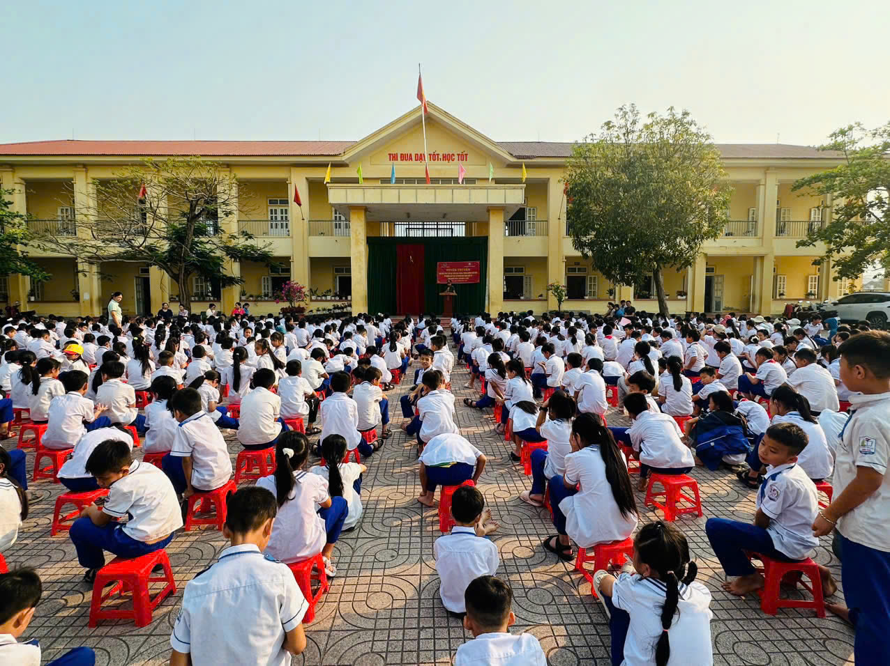 Công an xã Đại Huệ tuyên truyền, phổ biến pháp luật về bảo đảm trật tự an toàn giao thông và phòng, chống tai nạn đuối nước trong trường học