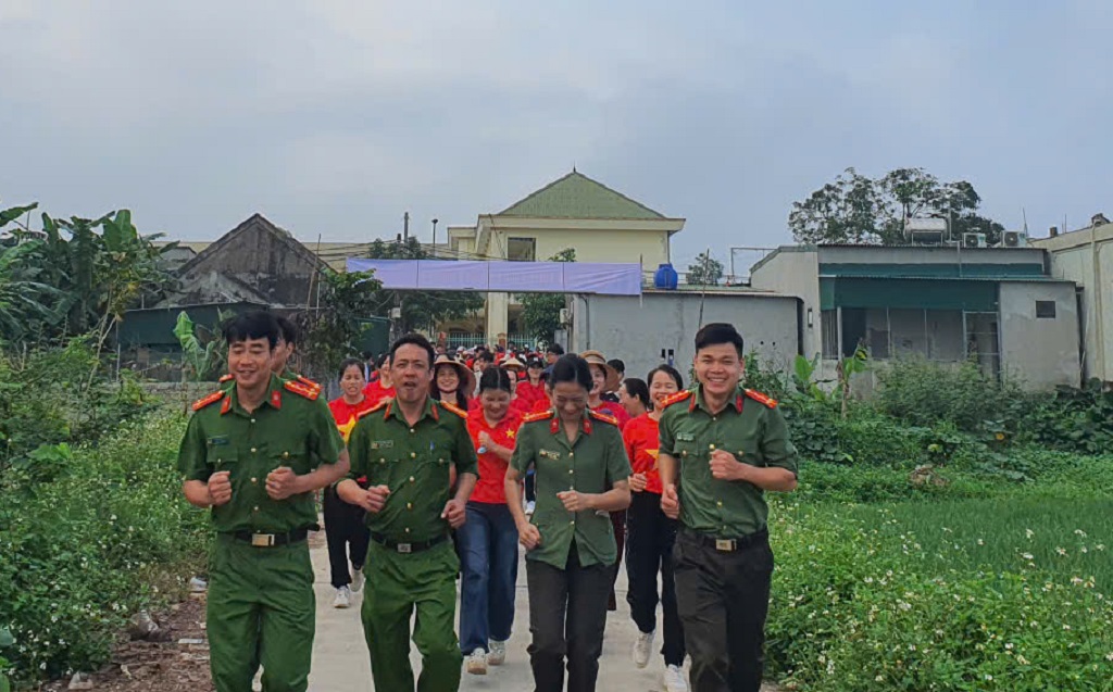 Công an xã hưởng ứng và tham gia Ngày chạy Olympic