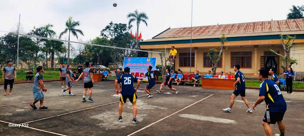 Nhiều pha bóng đẹp mắt tại giải đấu