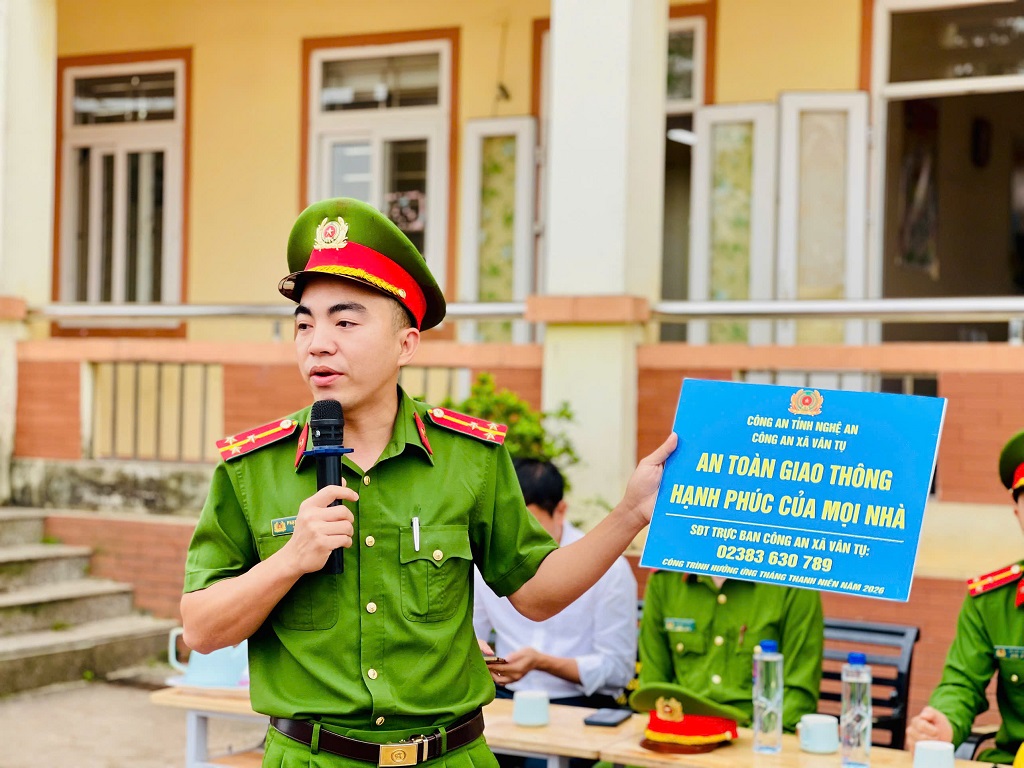 Công an xã tuyên truyền, phổ biến pháp luật