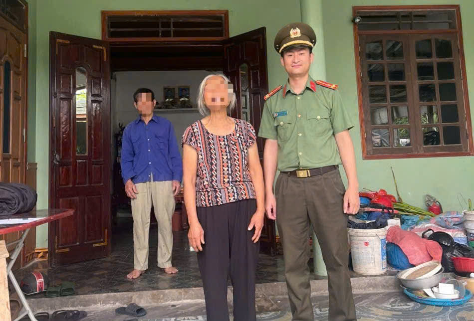 Công an xã Kim Liên hỗ trợ người dân đi lạc, bàn giao tài sản cho gia đình