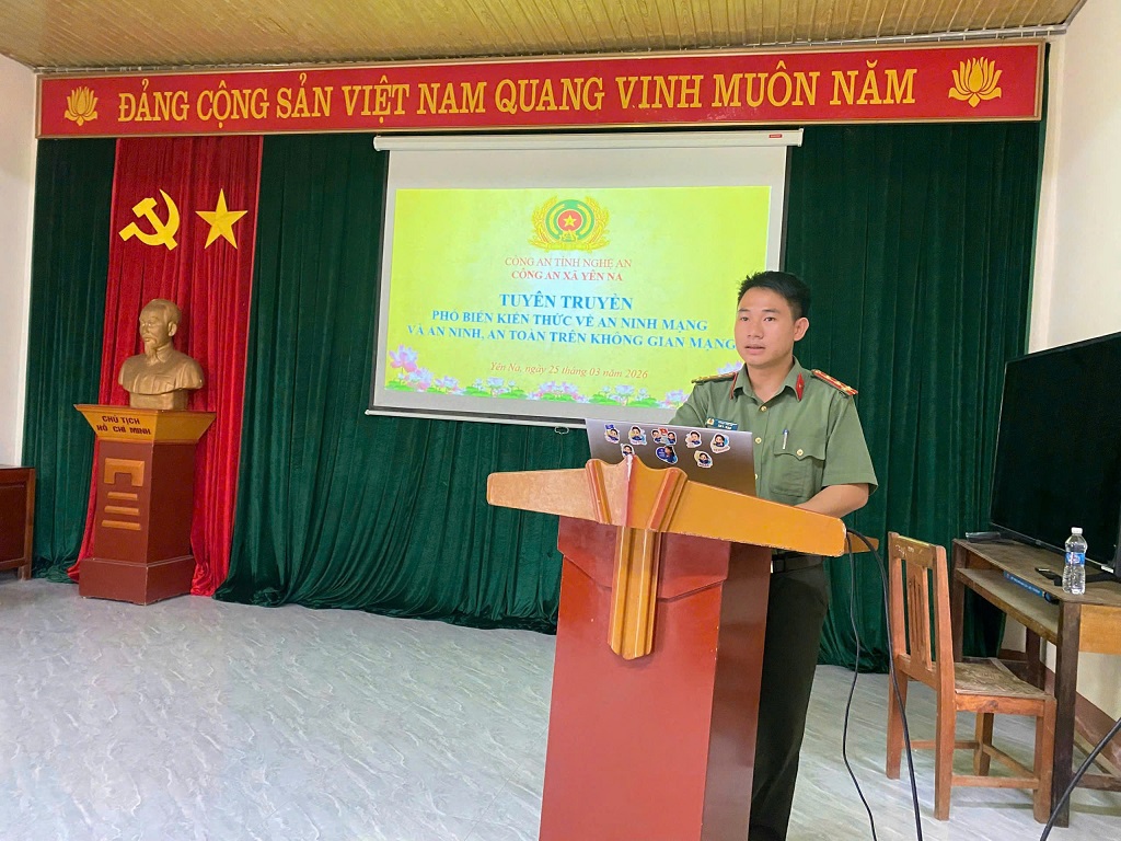 Công an xã Yên Na tuyên truyền, phổ biến giáo dục pháp luật về kiến thức an ninh mạng cho đoàn viên