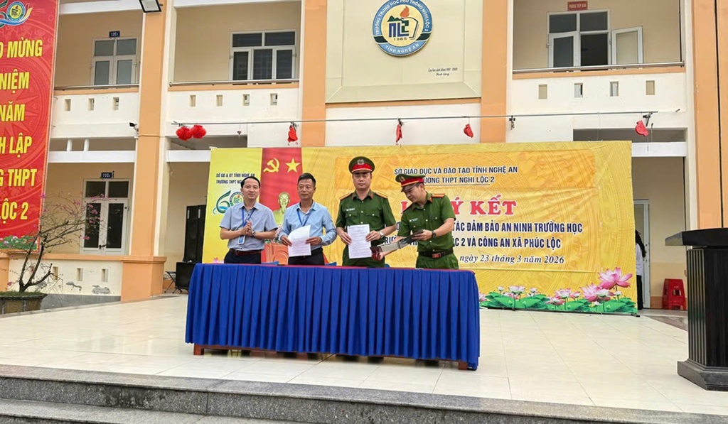 Công an xã Phúc Lộc và Trường THPT Nghi Lộc 2 ký kết quy chế phối hợp 