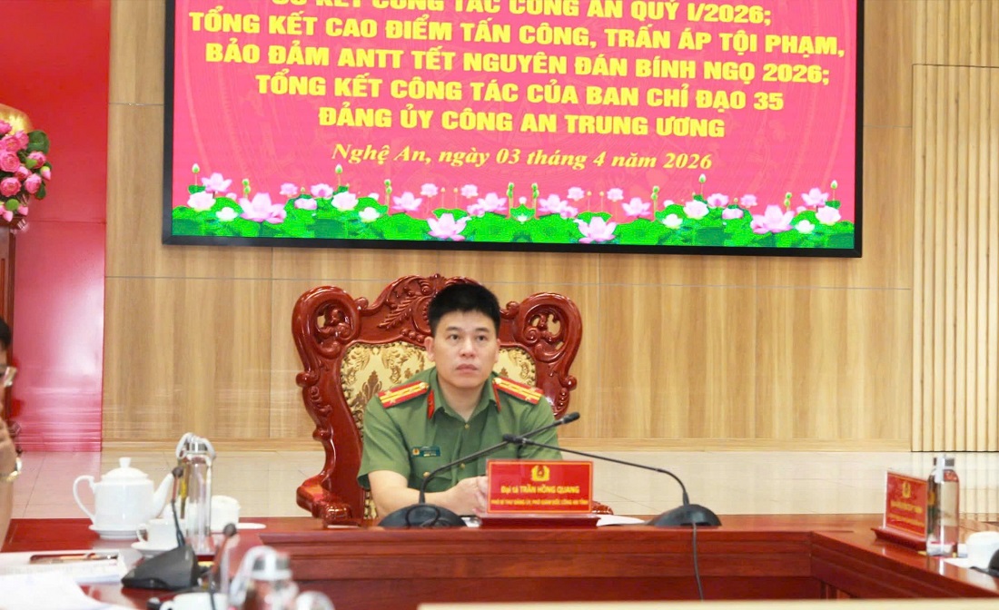 Đồng chí Đại tá Trần Hồng Quang, Phó Bí thư Đảng ủy, Phó Giám đốc Công an tỉnh chủ trì Hội nghị tại điểm cầu Công an tỉnh Nghệ An