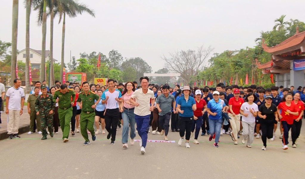 Công an xã Hưng Nguyên Nam phối hợp tổ chức “Ngày chạy Olympic vì sức khỏe toàn dân - Vì an ninh Tổ quốc”
