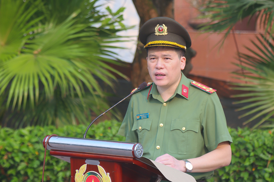 Đồng chí Đại tá Trần Hồng Quang, Phó Bí thư Đảng ủy, Phó Giám đốc Công an tỉnh phát biểu tại buổi lễ