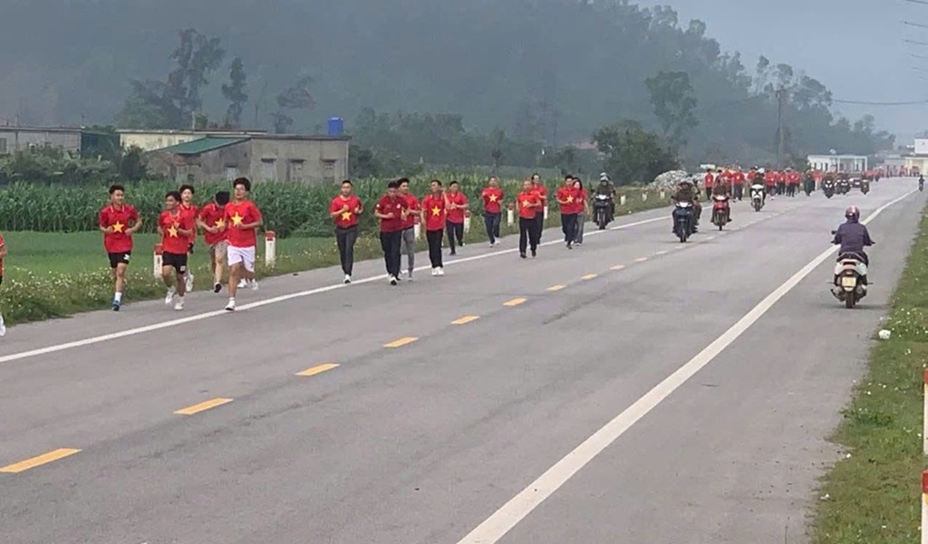 Công an xã Hải Lộc phối hợp tổ chức “Ngày chạy Olympic vì sức khỏe toàn dân - Vì an ninh Tổ quốc”