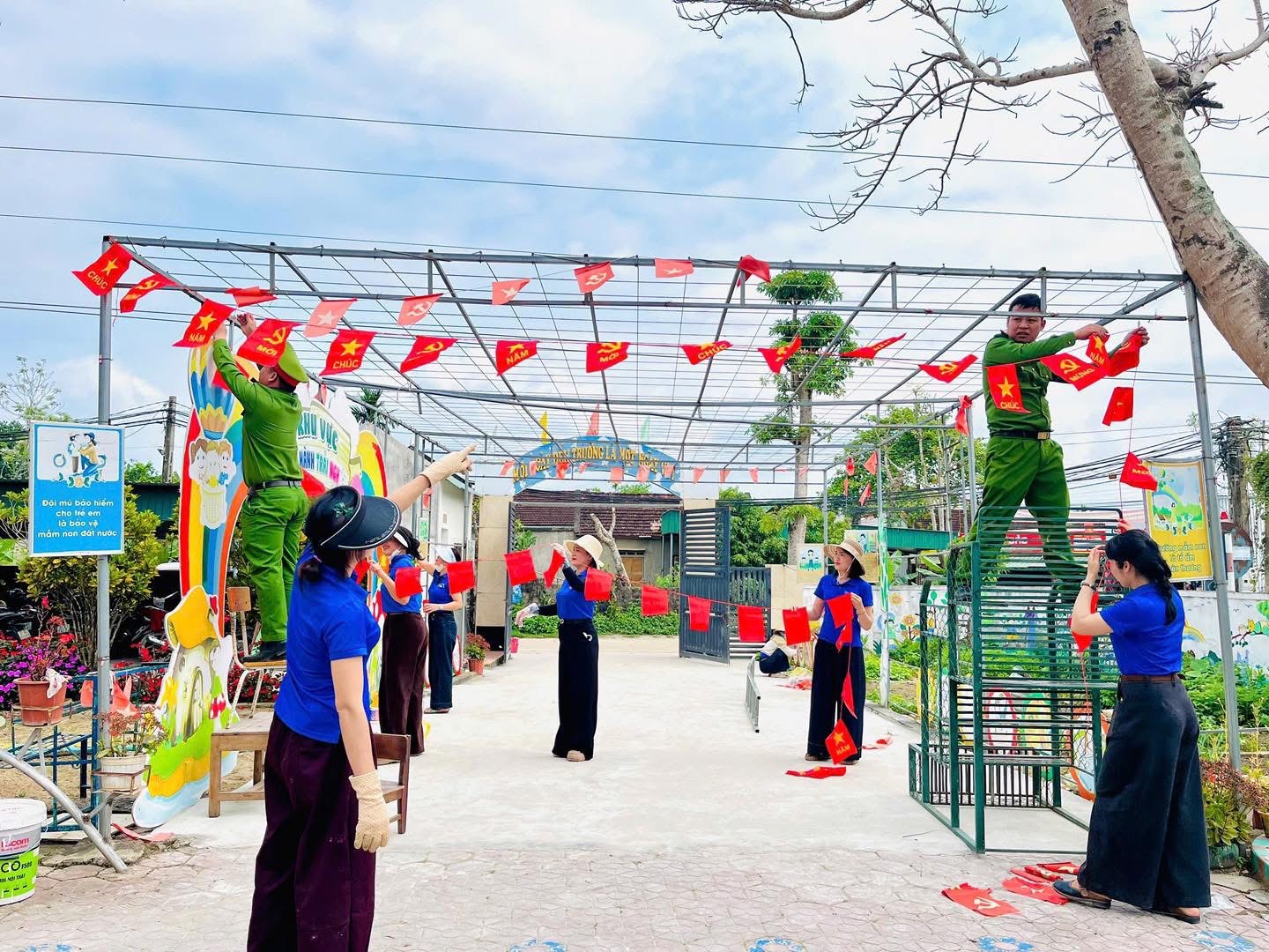 Công an xã tổ chức hoạt động tại trường Mầm non