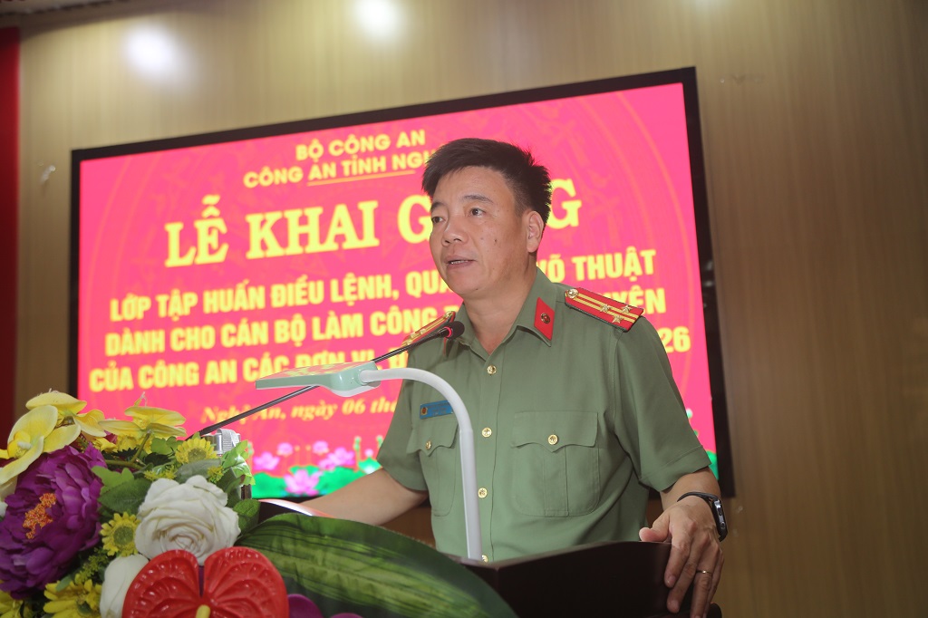 Đồng chí Thượng tá Nguyễn Trọng Khanh, Trưởng phòng Công tác chính trị phát biểu tại buổi lễ