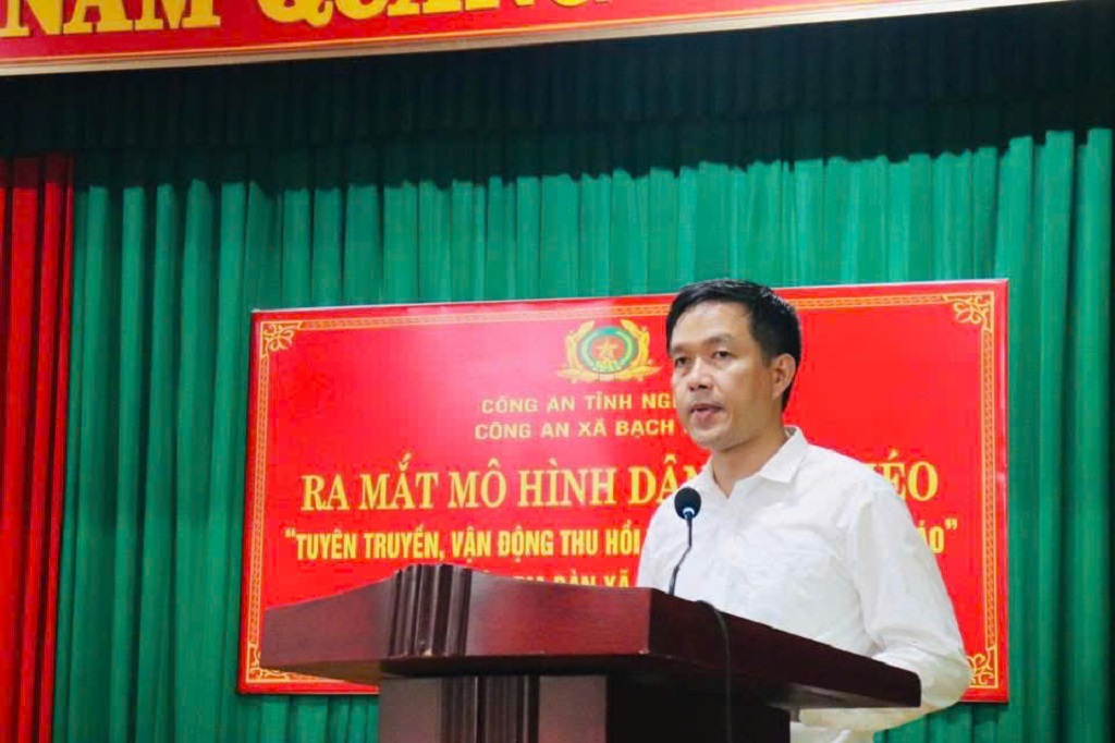  Đại diện Lãnh đạo xã Bạch Ngọc phát biểu 