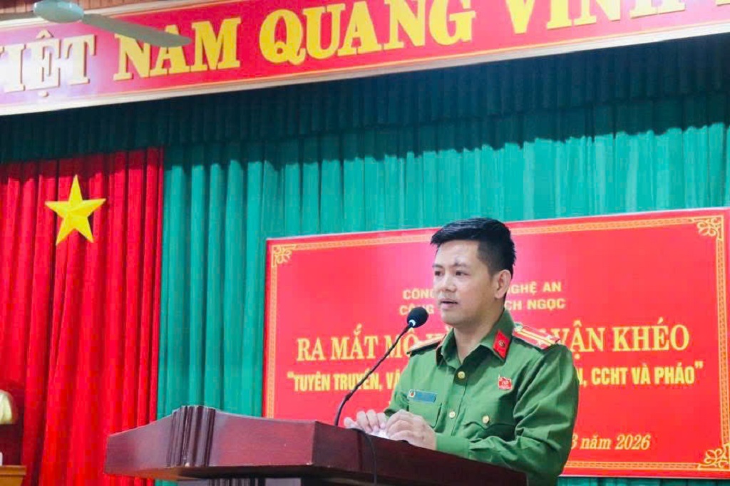 Đại diện Công an xã phát biểu